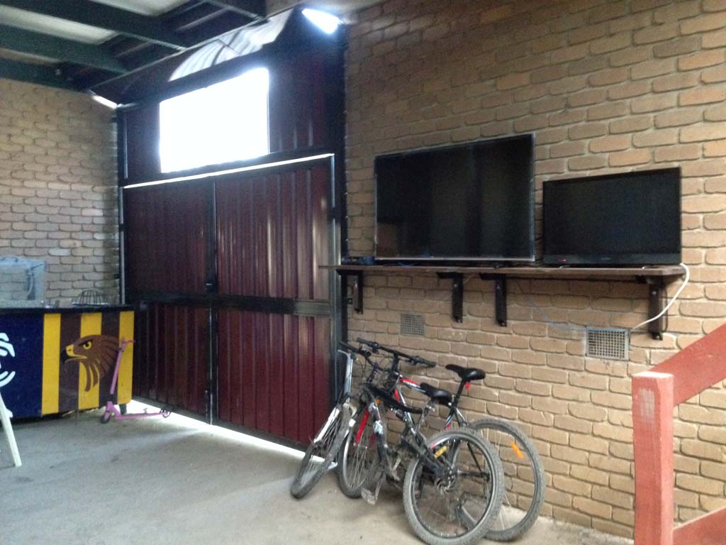 Caport gates with skylight
