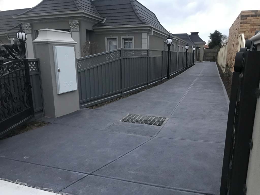 Colorbond fence with diamond lattice