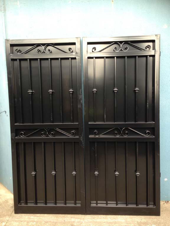 Custom scroll gates black