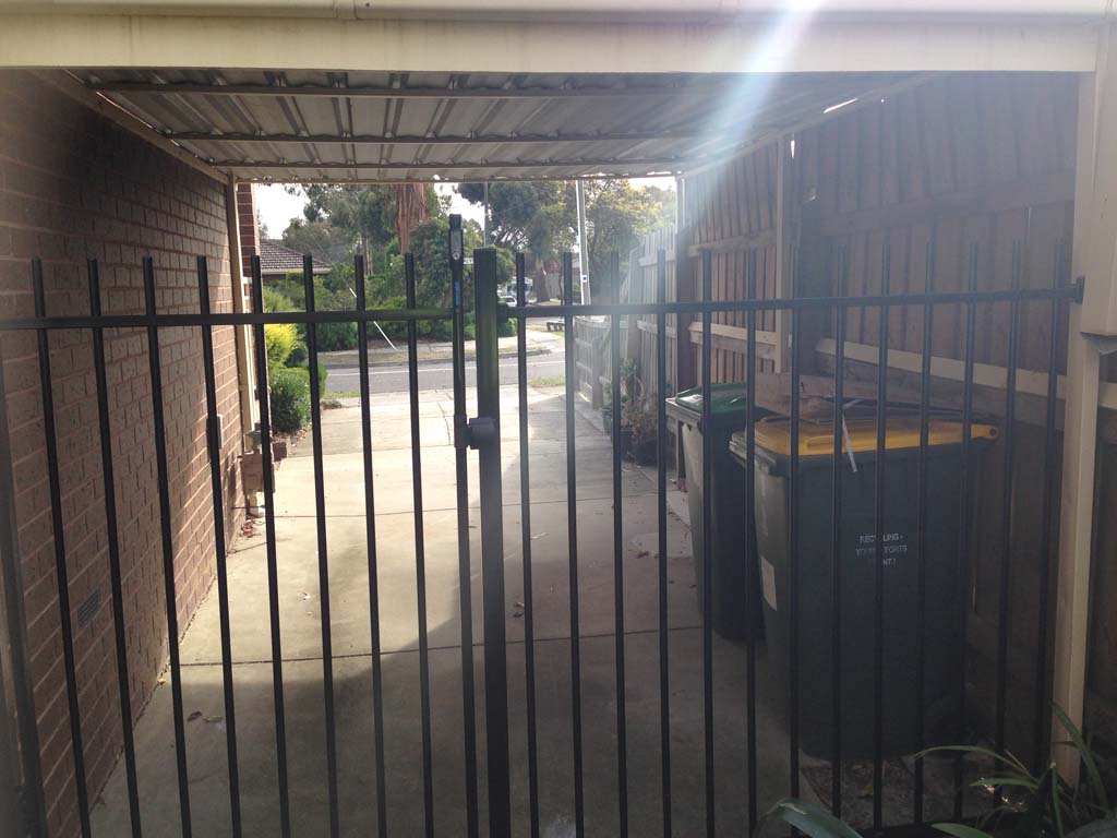 Family daycare self closing gate with magnetic latch