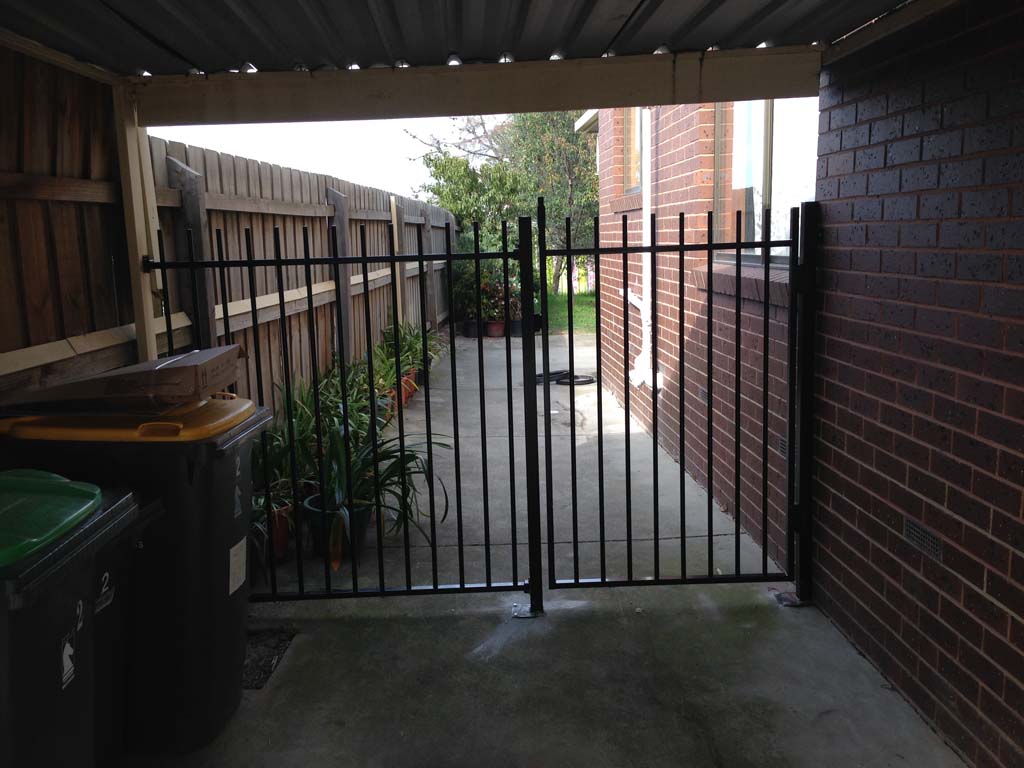 Family daycare self closing gate with magnetic latch