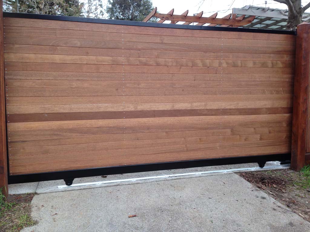 Merbau slat slider gate rosebud