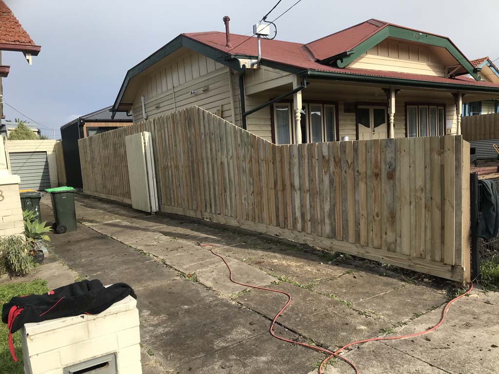 Paling fence brunswick east