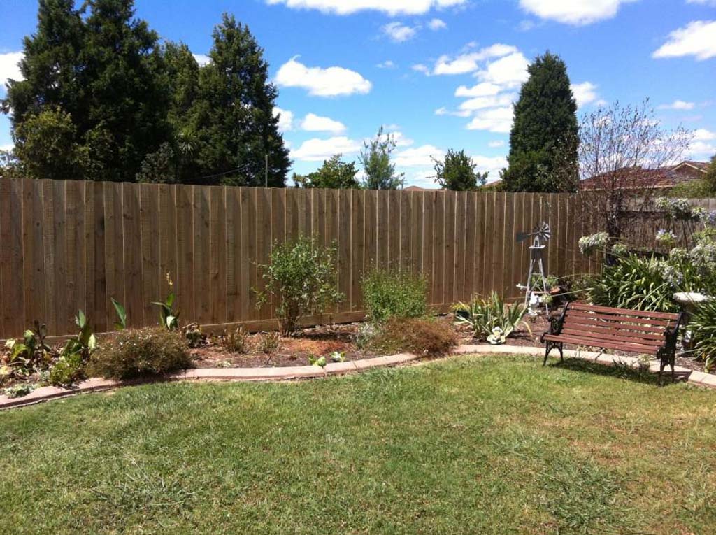 Paling fence bundoora
