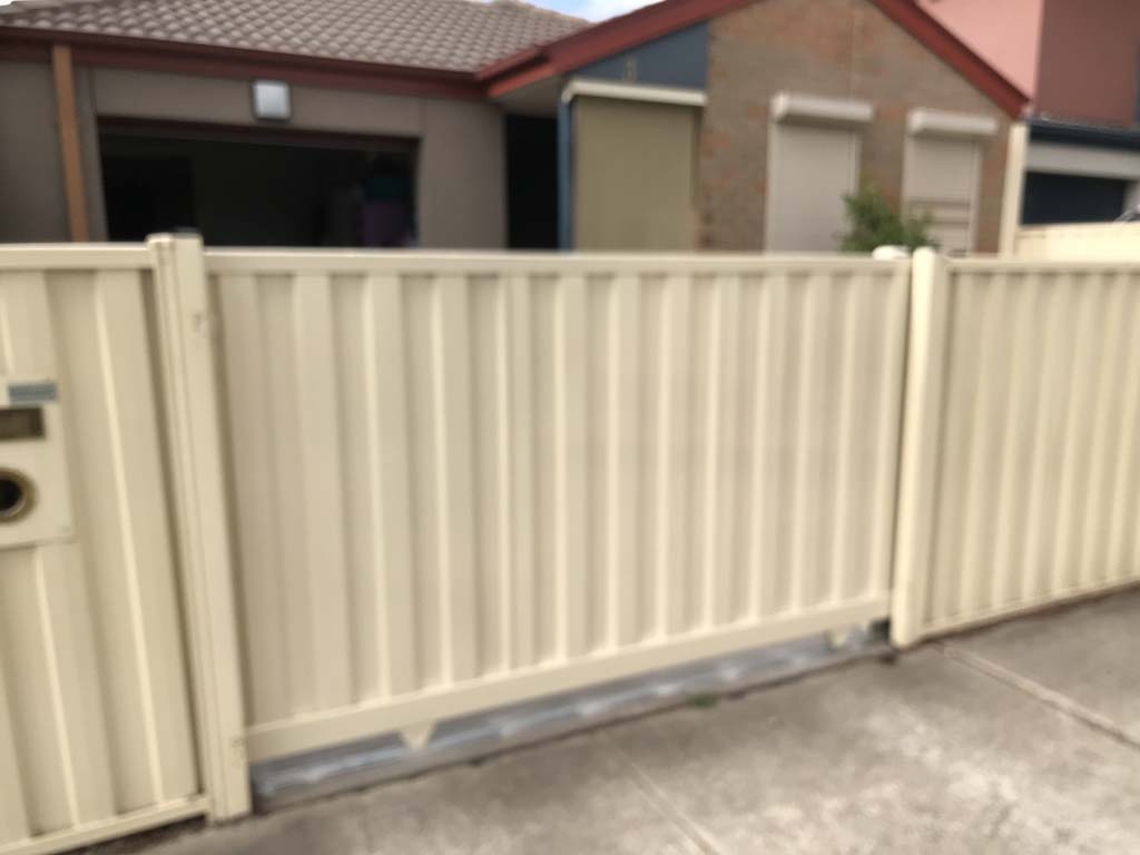 Sliding gate frame with colorbond sheets auto