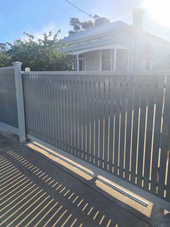 Capped picket 2 tone seymour