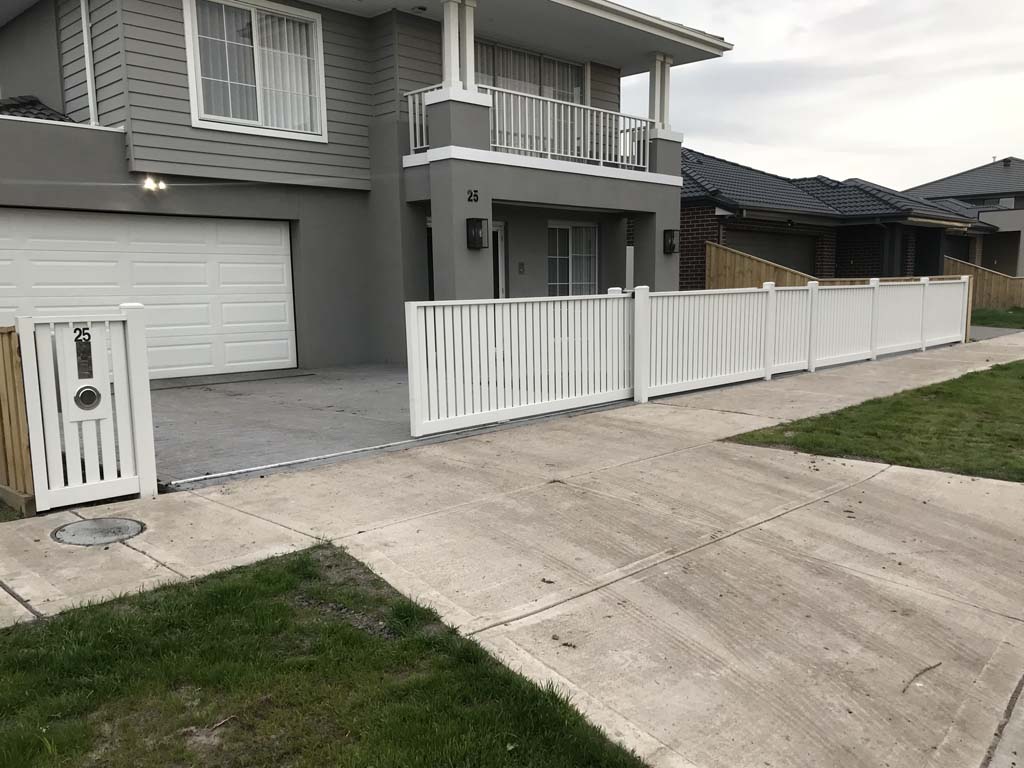 Capped picket with sliding gate wollert