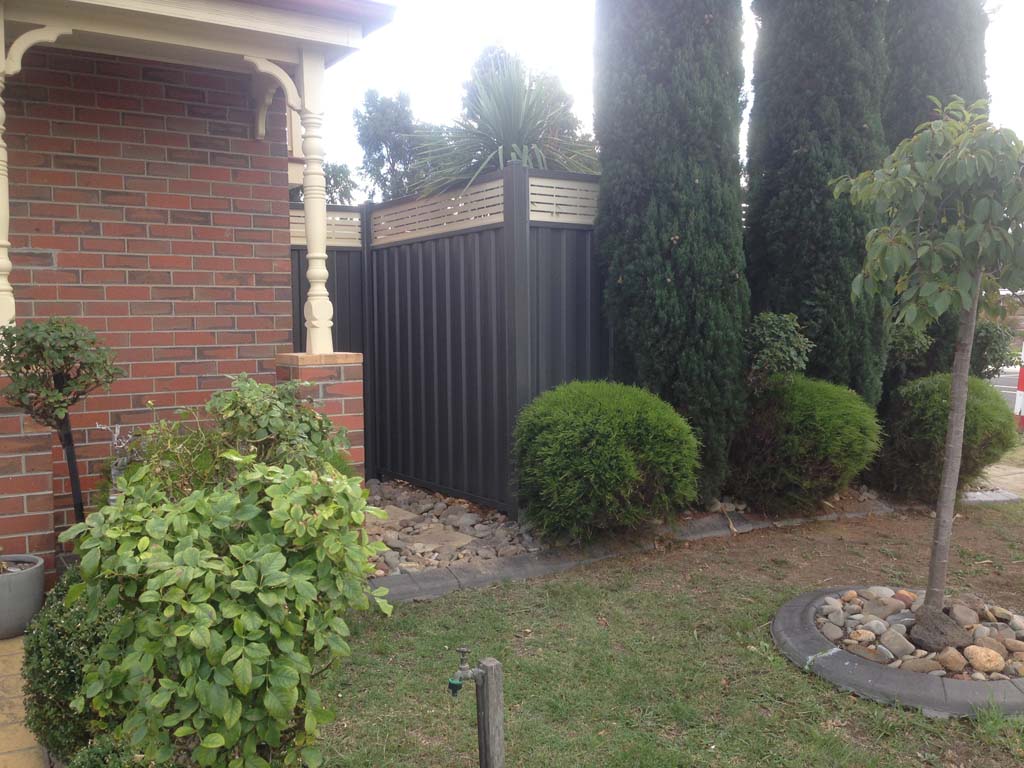 Colorbond fence returns to go around gas and electricity meters