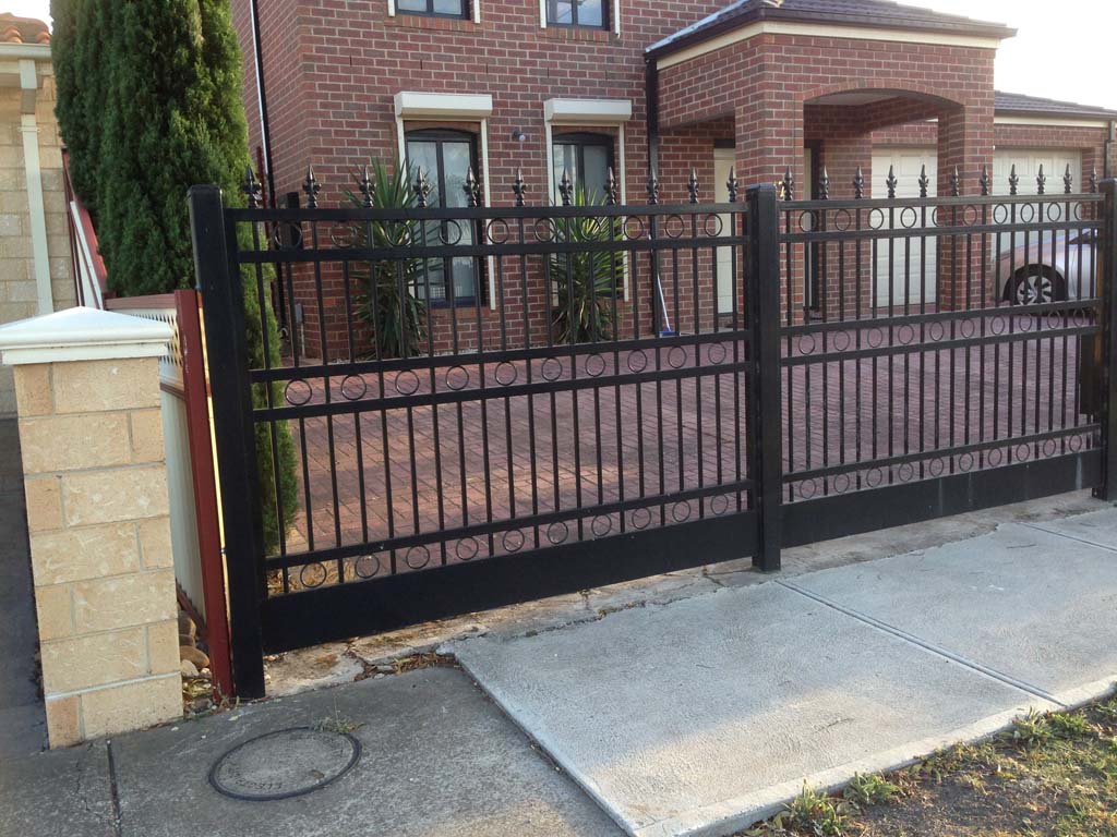Fence with spears and rings custom black attwood