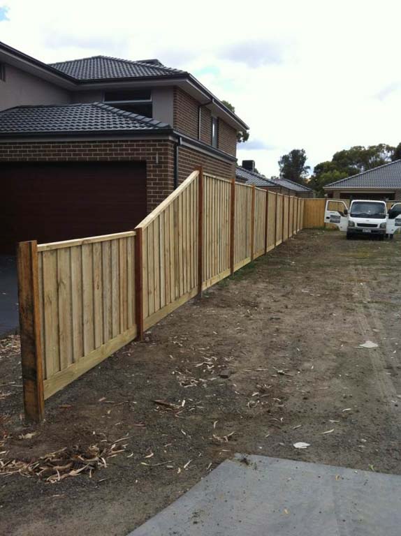 Paling fence rake and low capped exposed posts