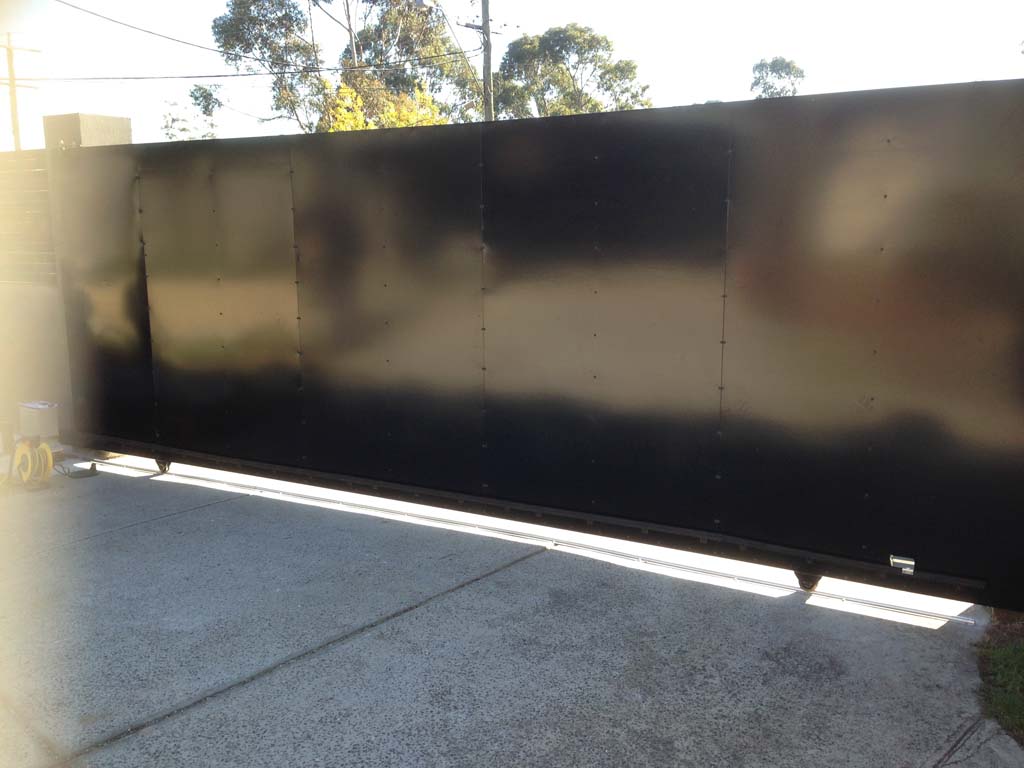 Sliding gate solid for privacy
