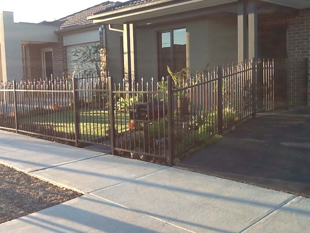 Spear top high low gate letterbox cut out craigieburn