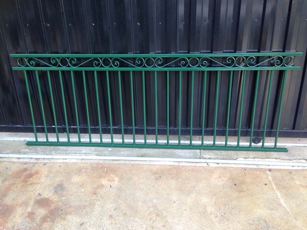 Srcoll and ring double rail panels green
