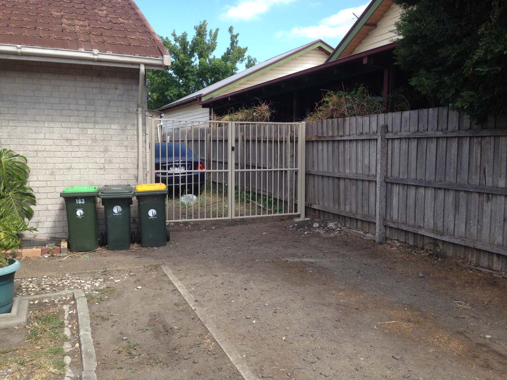 Tubular gates with keyed lock coburg north